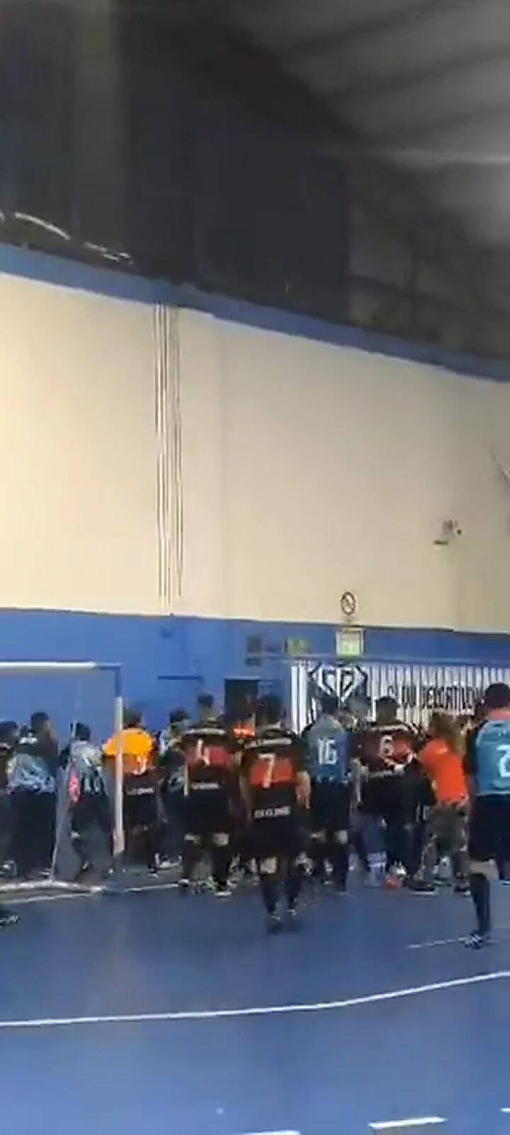 Hieren de un puntazo a un jugador durante un partido de futsal