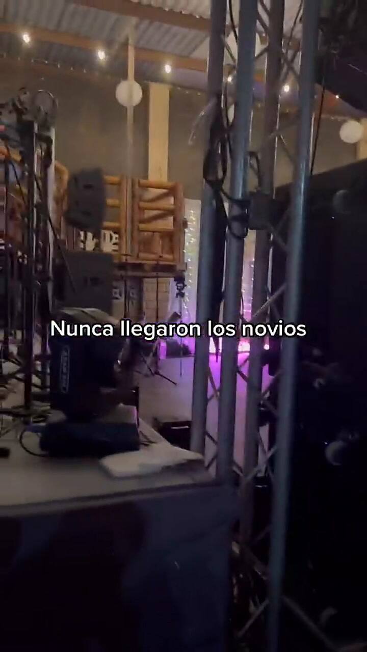 Tiktokers se equivocan de boda y se hace virales