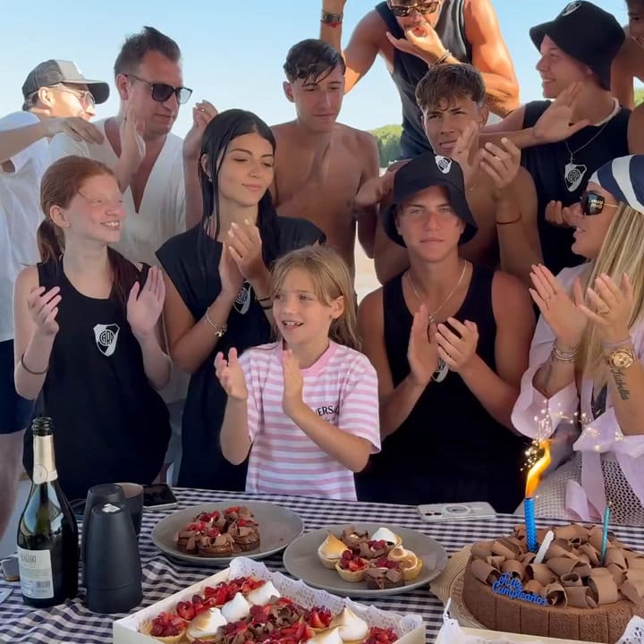 El festejo de cumpleaños de Valentino López en un barco