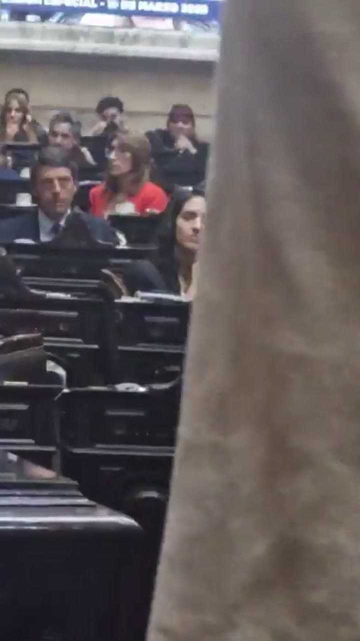 El momento en que Pagano sacó el megáfono