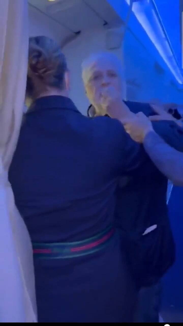 Ginés González García fue insultado e increpado en un vuelo de regreso a la Argentina