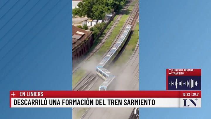 The Sarmiento train derailed when changing tracks. No serious injuries were reported
