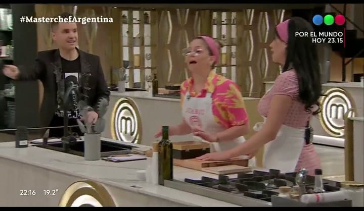 Santiago Del Moro improvisó un look en MasterChef Celebrity y fue comparado con un dibujo animado