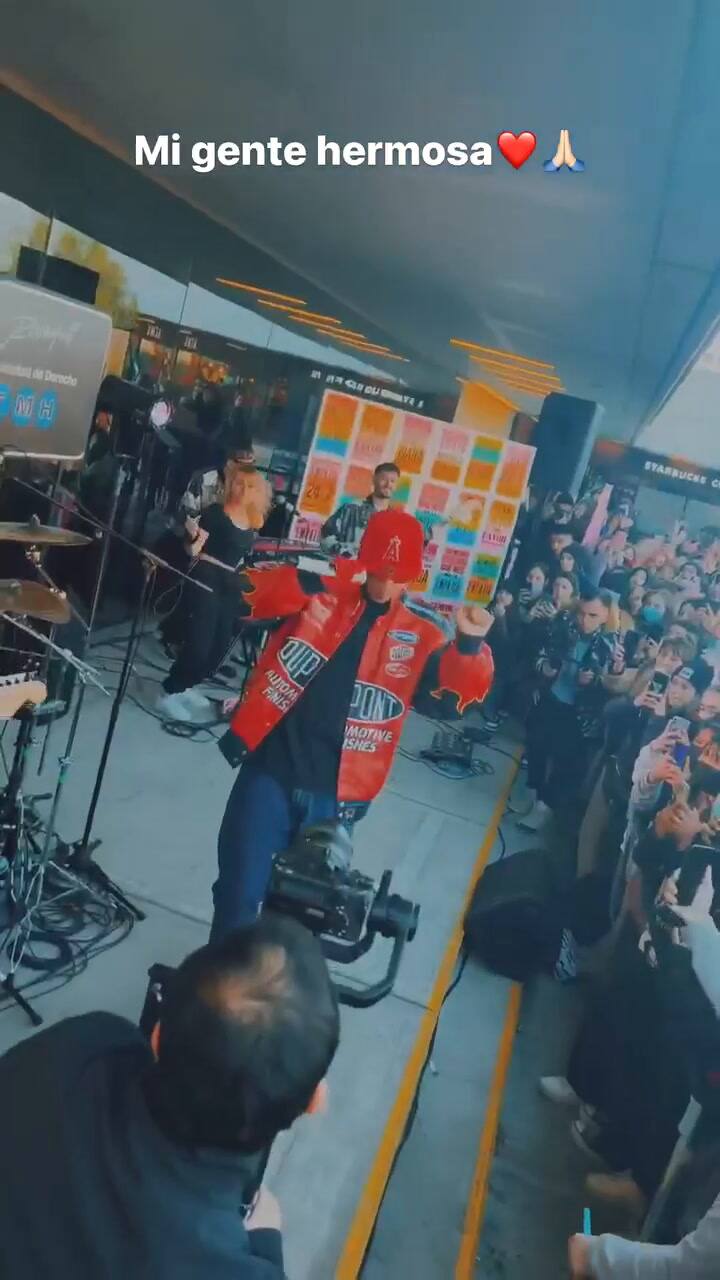 Rusherking dio un show gratis en la estación de Facultad de Derecho y desbordó las calles