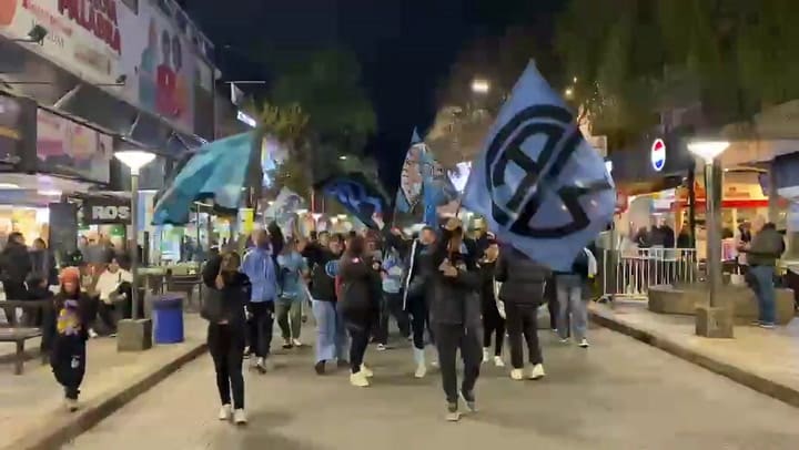 A vitória do Belgrano também foi comemorada na Villa Carlos Paz
