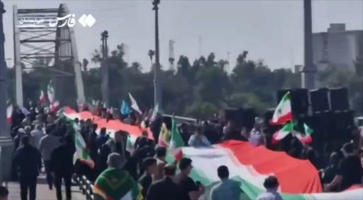 Iraníes forman cadenas humanas en torno a centrales eléctricas