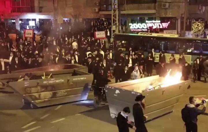 Judíos ultraortodoxos protestan contra las restricciones del gobierno israelí para frenar el Covid-1
