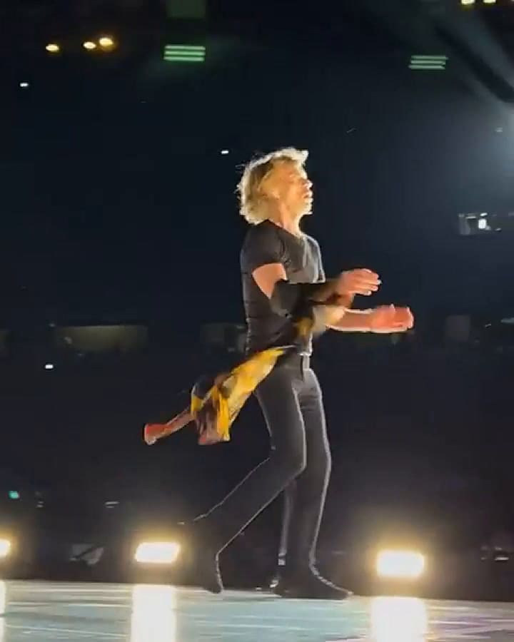 Mick Jagger saltó y cantó durante el show