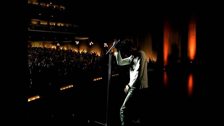 Escape', el video de Enrique Iglesias donde compartió con Anna Kournikova