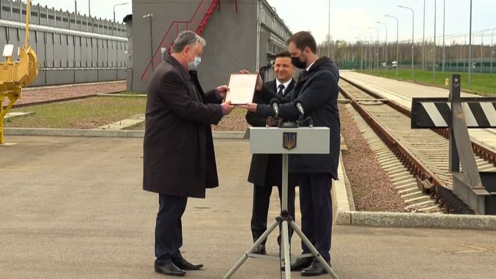 Ucrania llama a la solidaridad mundial en el 35º aniversario de Chernóbil - Fuente: AFP