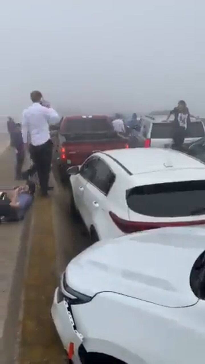 Una densa niebla causa siete muertos en gran accidente en cadena en carretera de EEUU