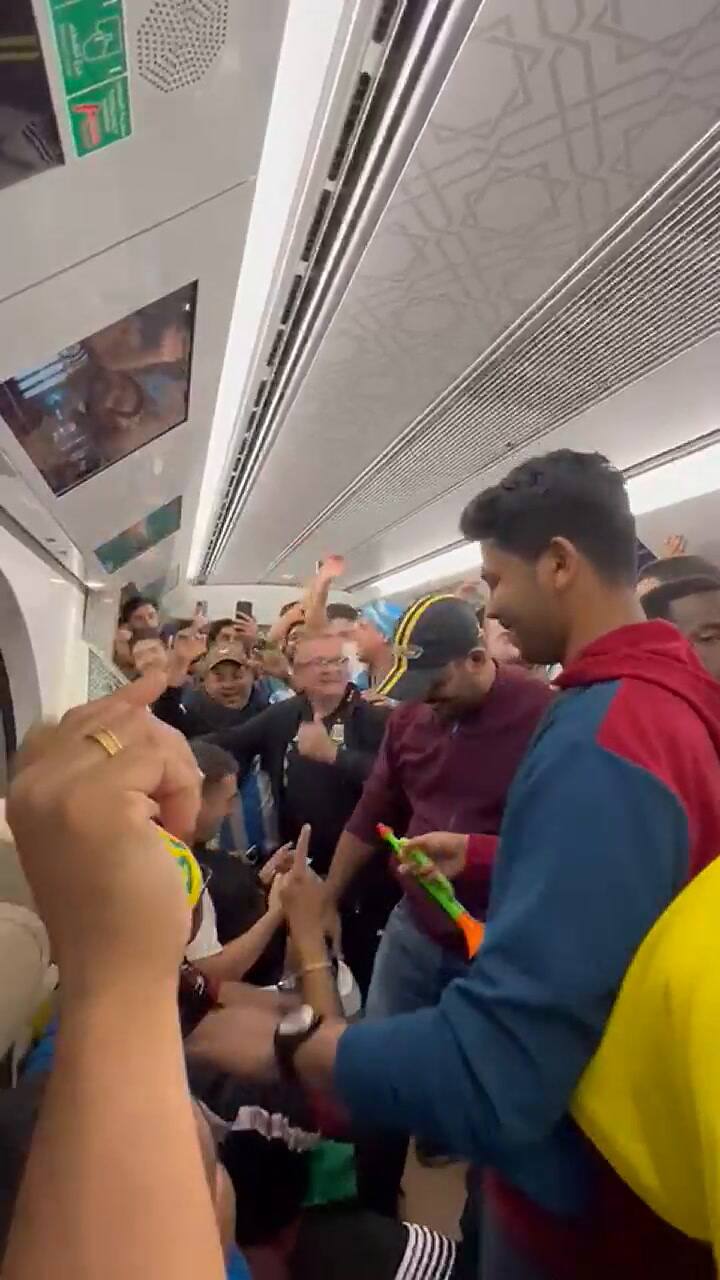 La previa de Argentina vs Holanda en el metro de Qatar