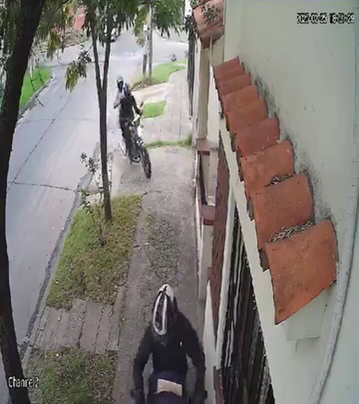 Motochorros asaltaron a un mensajero en Morón