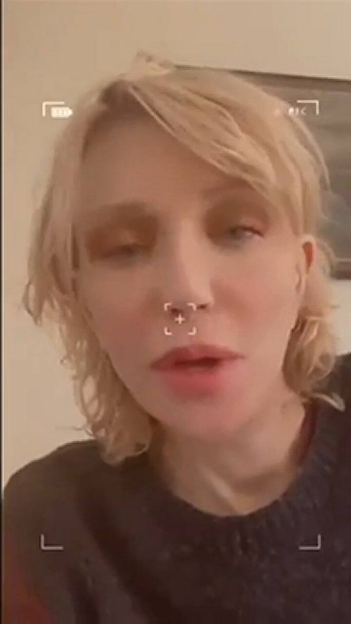 Courtney Love defendió a Johnny Depp y recordó el día que el actor le “salvó la vida”