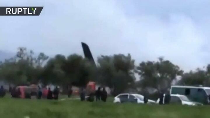 Un avión militar se estrelló en Argelia: 257 pasajeros murieron