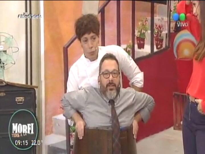 Gerardo Rozín se atascó en el barril del Chavo junto con otro cocinero