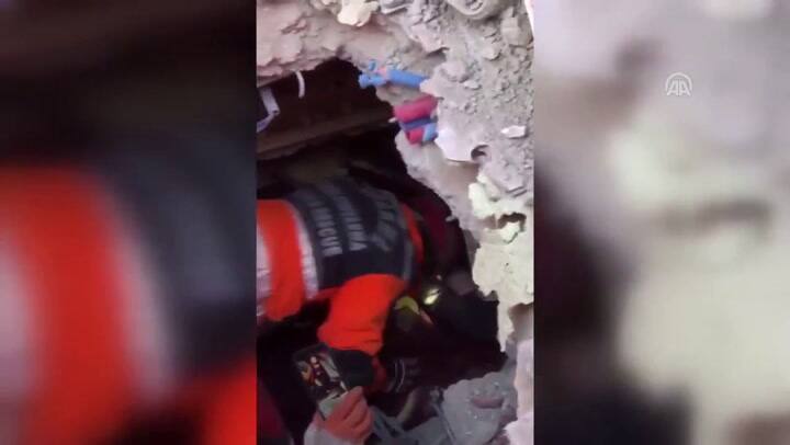 Al menos 20 muertos en un potente terremoto en Turquía - Fuente: Twitter NTV