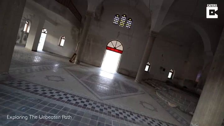 La iglesia inclinada 17 grados