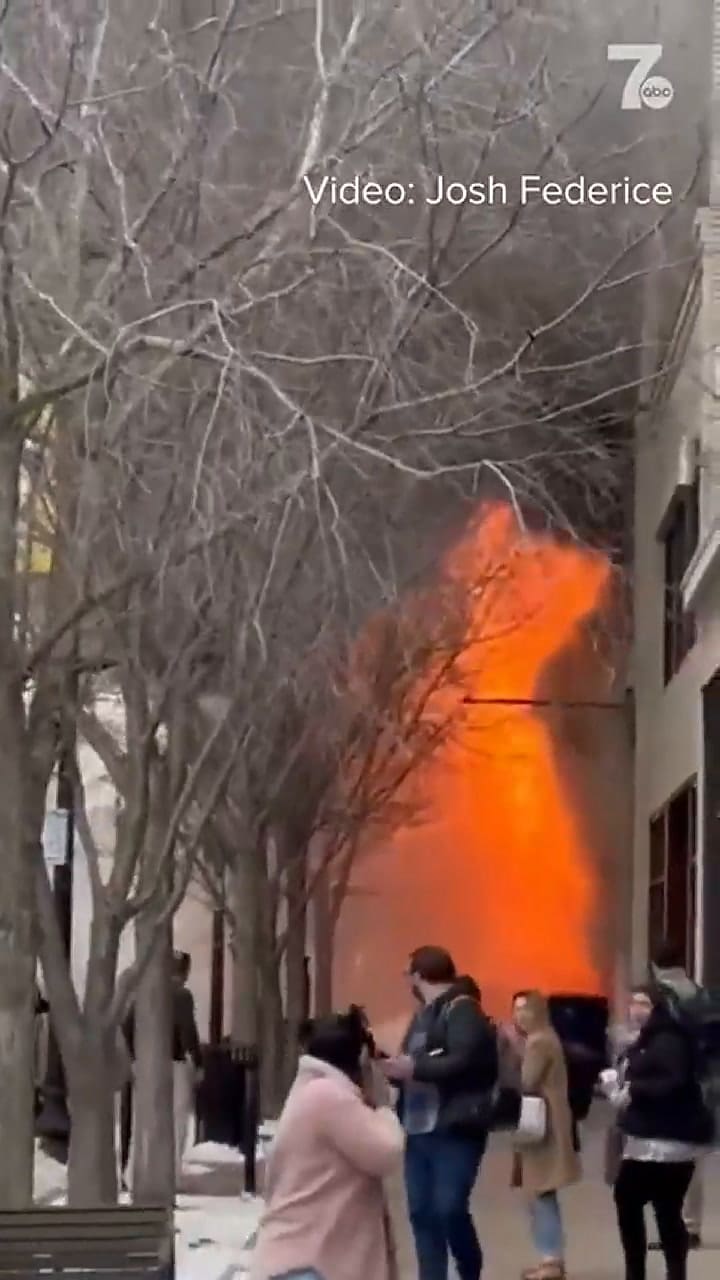 Estados Unidos: un bombero murió al combatir un impactante incendio