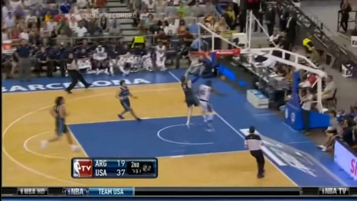 Facundo Campazzo bloquea el tiro de Kobe Bryant - Fuente: Youtube