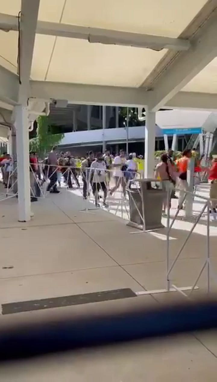 Tensión en Miami: incidentes y corridas afuera del estadio por hinchas colombianos que quisieron colarse 3