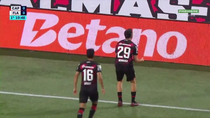 Athletico Paranaense logró el primer gol del partido gracias a un error de Agustín Rossi