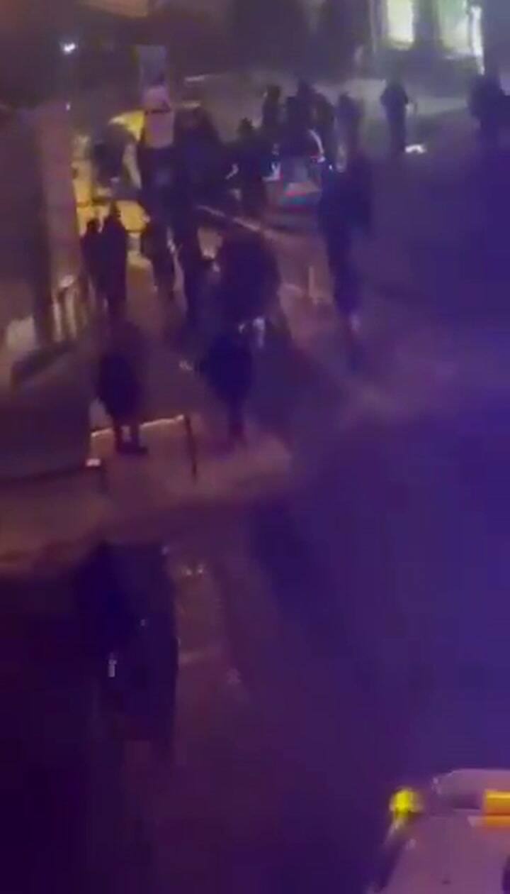 Un presunto ataque terrorista mató a una policía e hirió a 14 personas