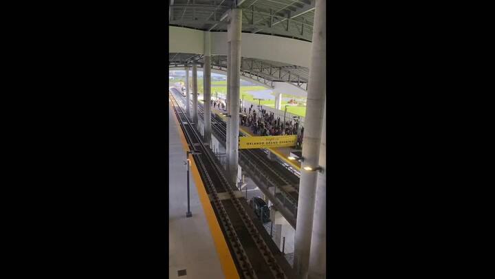 Así fue la llegada del primer tren de Brightline de Miami a Orlando