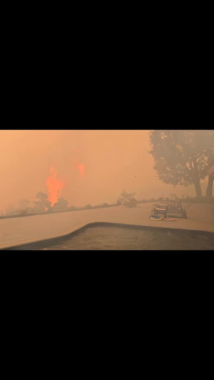 James Woods publicó un video del incendio alcanzando la casa de su vecino en Pacific Palisades