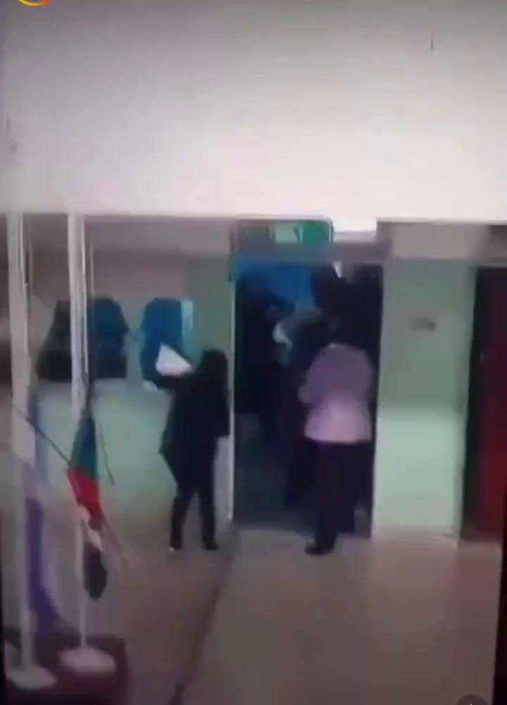 Docente atacada por madre.mp4