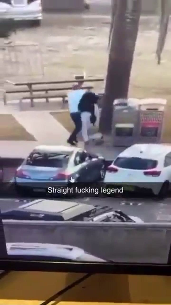 El hombre que atacó a uno de los terroristas para sacarle el arma