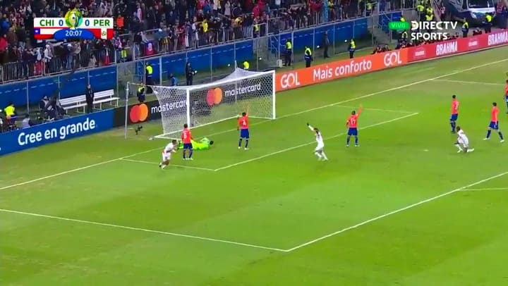 El gol de Edison Flores - Fuente: DirecTV Sports