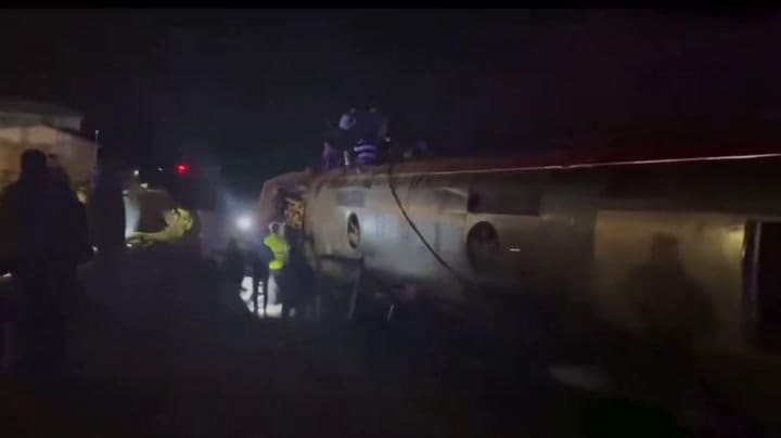 Al menos dos muertos tras el descarrilamiento de dos trenes en España