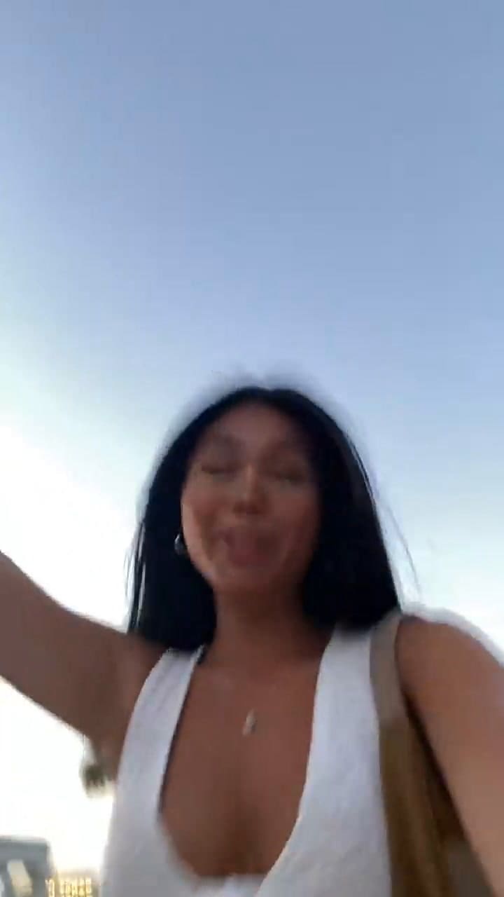 Tiktoker se indigna porque no la dejaron entrar a Disney por su ropa