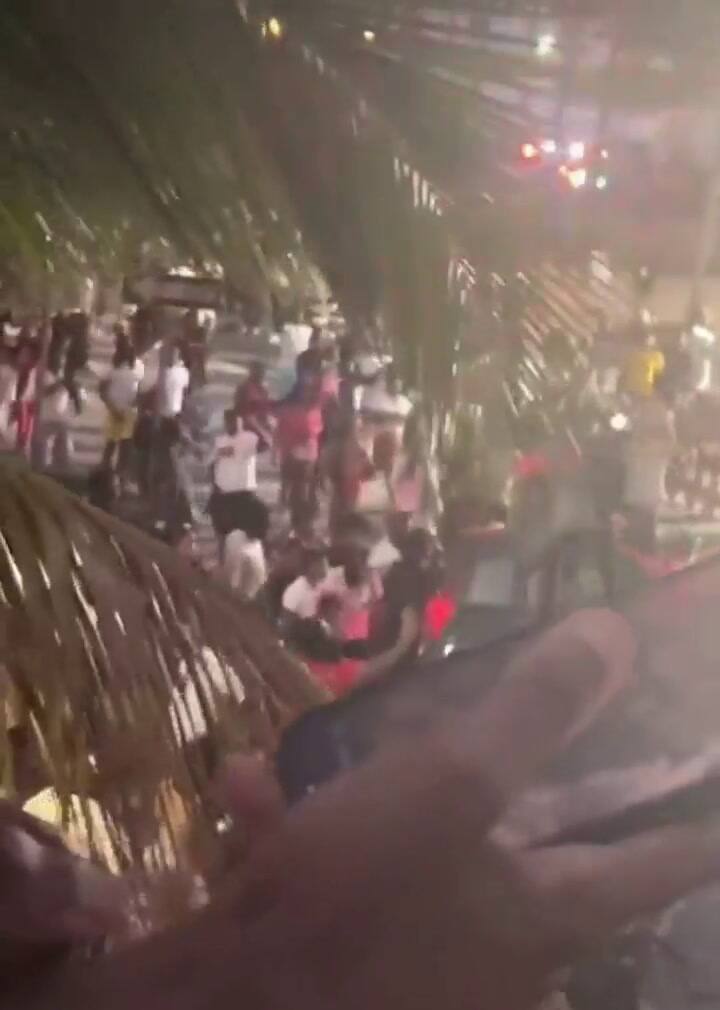 El vehículo fue atacado por todos sus costados y con una clara intención de causar daños