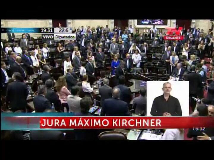 Máximo Kirchner juró en el Congreso: 'Por los que nunca aflojaron ni van a aflojar'