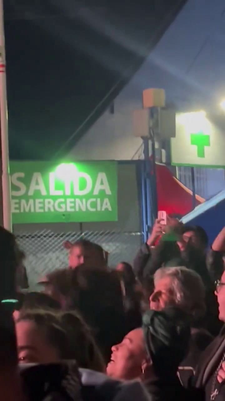 El pogo de Tini, De Paul y Adrián Suar en el show de Lali