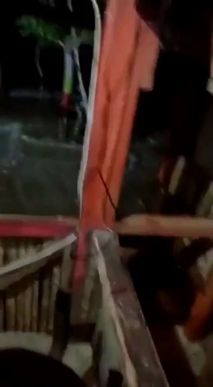 Un tsunami atacó el estrecho de Sonda en Indonesia y dejó al menos 20 muertos - Fuente: Twitter