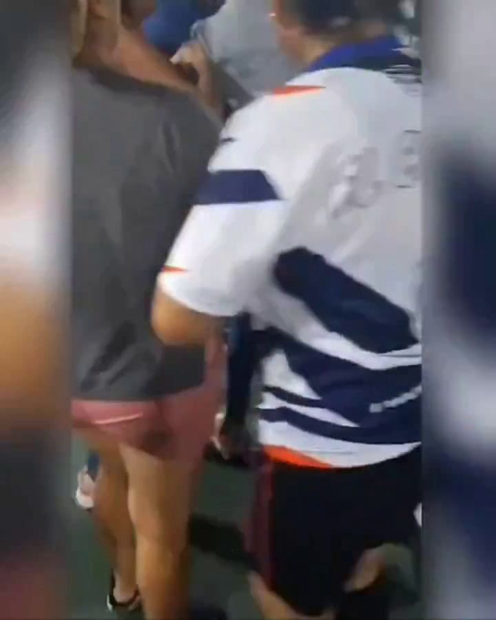 La diputada Natalia Zaracho en medio de una pelea en una cancha de fútbol 5