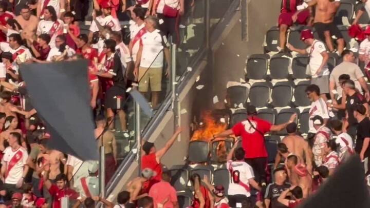 Miedo en una tribuna de River durante el Superclásico: se prendieron fuego algunas butacas