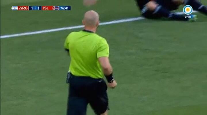 La falta contra Pavón que debió ser penal - Fuente: TV Pública