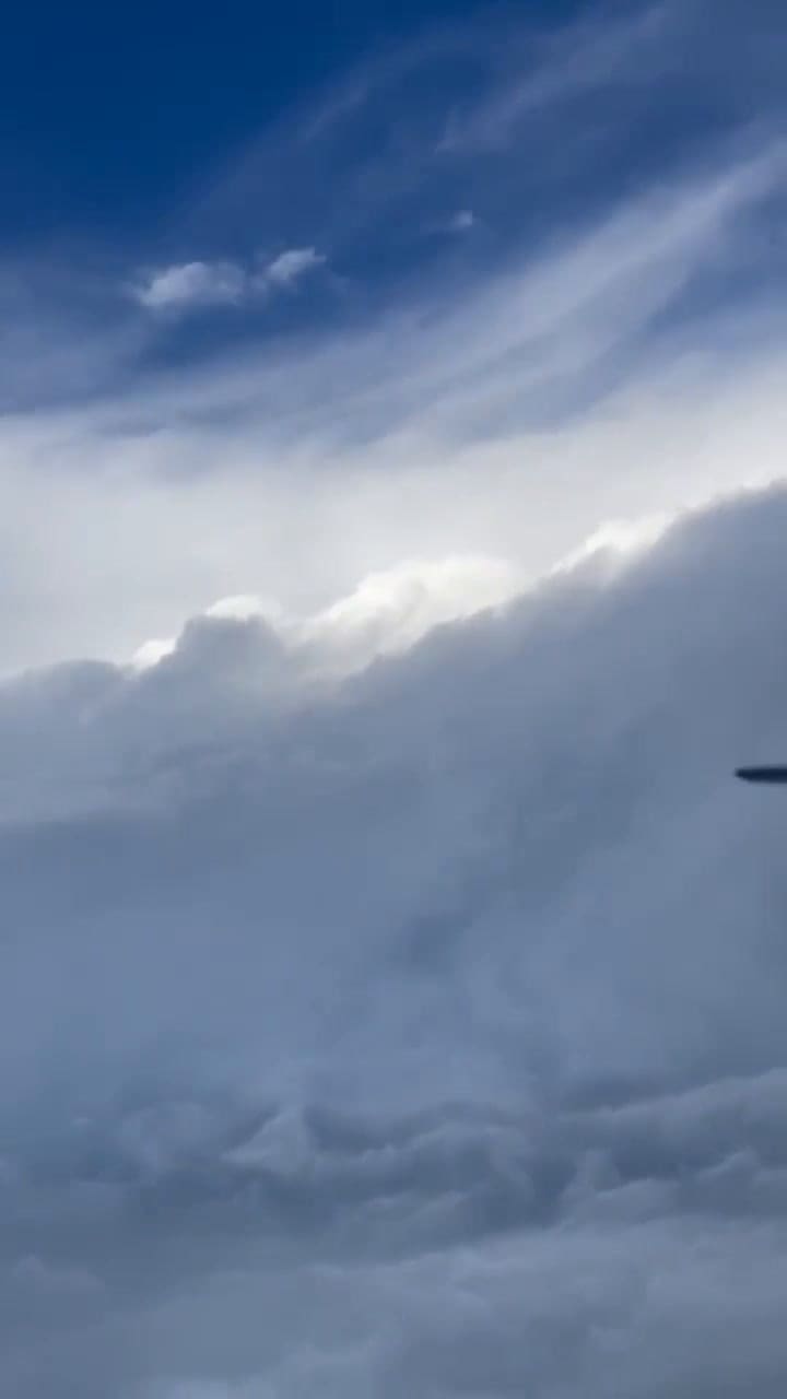 Imágenes tomadas desde el interior del ojo del huracán Ida
