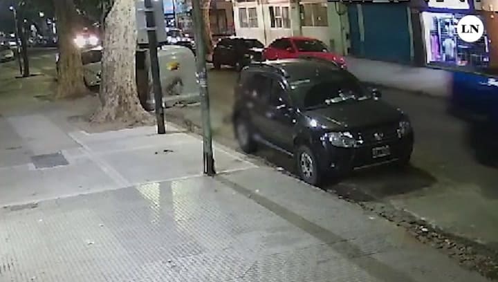 Detienen a un joven por atropellar y herir de gravedad a su novia tras una discusión en Flores