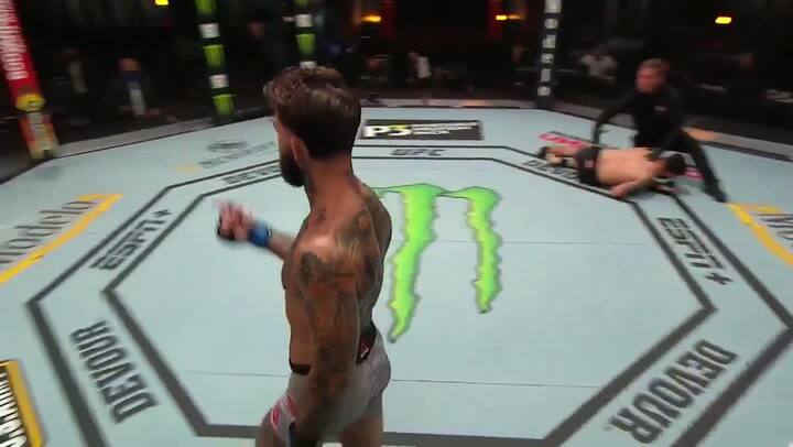 UFC: el mazazo de Garbrandt para noquear al brasileño Assunção en el último segundo - Fuente: TW