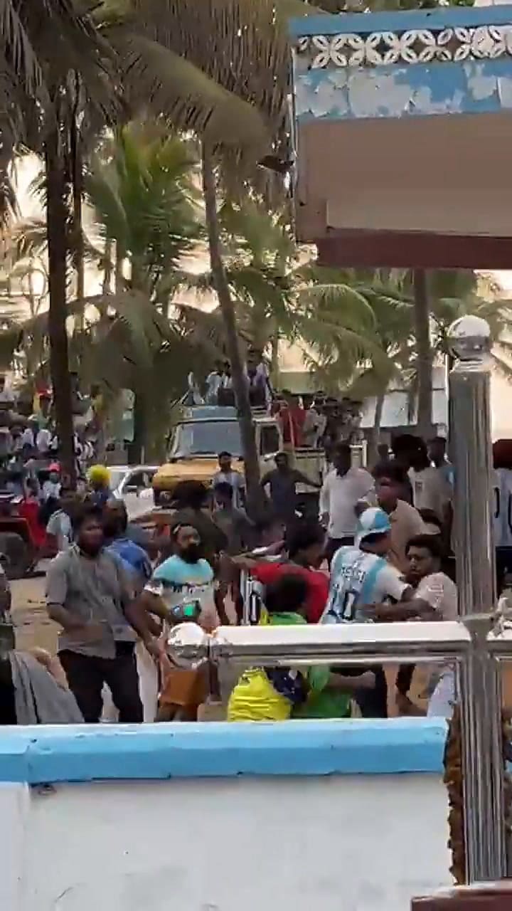 Así fue la batalla campal en la India