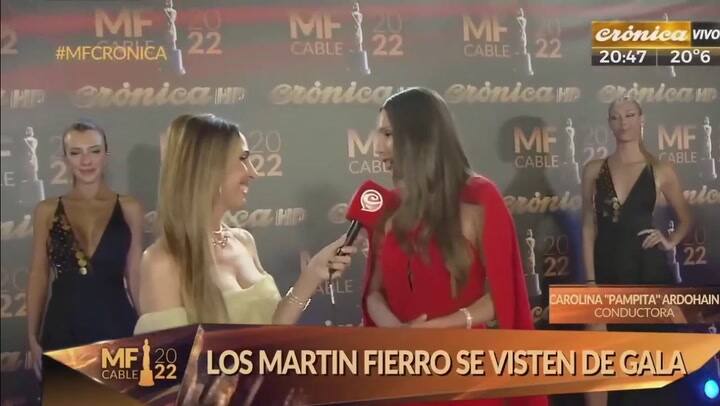 Carolina 'Pampita' Ardohain llegó a la alfombra roja y será la conductora de los Martín Fierro