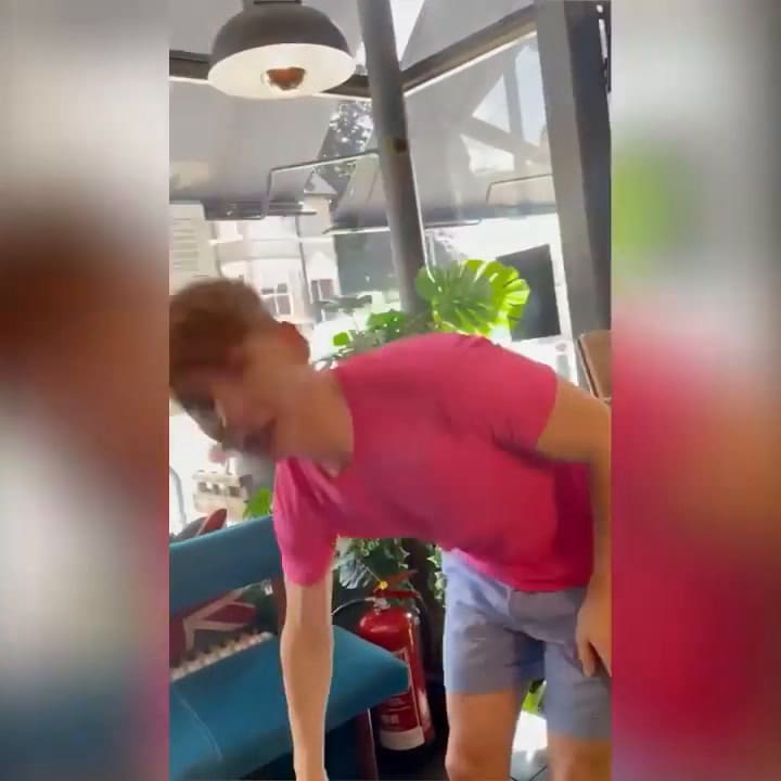 En más de una oportunidad, a Tristan Lee le piden su documento para demostrar su verdadera edad ya que no le creen