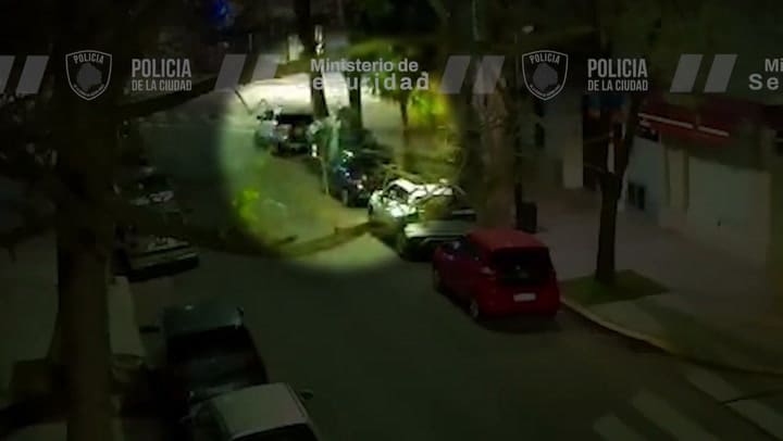 Pirómanos detenidos tras incendiar al menos cuatro contenedores en Villa Devoto
