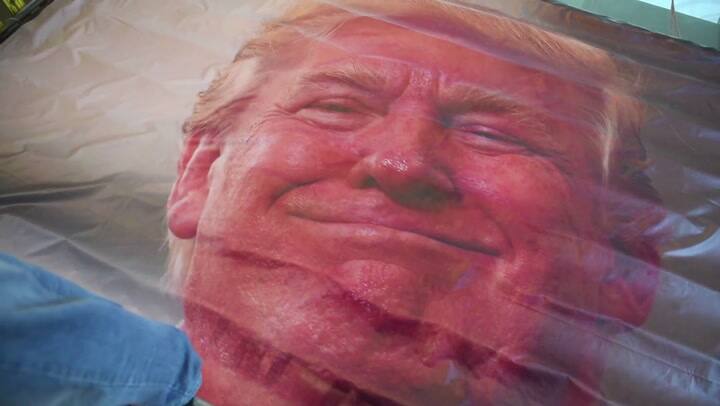 Instalación en España para saltar sobre el rostro de Trump - Fuente: AFP