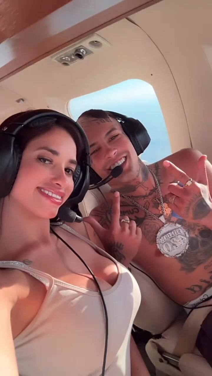 Dakota Gotth junto a L-Gante